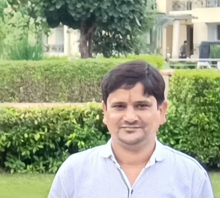 Mr. Satish Bhardwaj | Father of Riddhi Bhardwaj (XI Science)